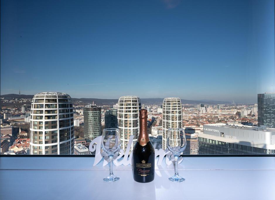 Апартаменты Panoramaview/31Thfloor!/Luxury/Wifi/Parking Братислава Экстерьер фото