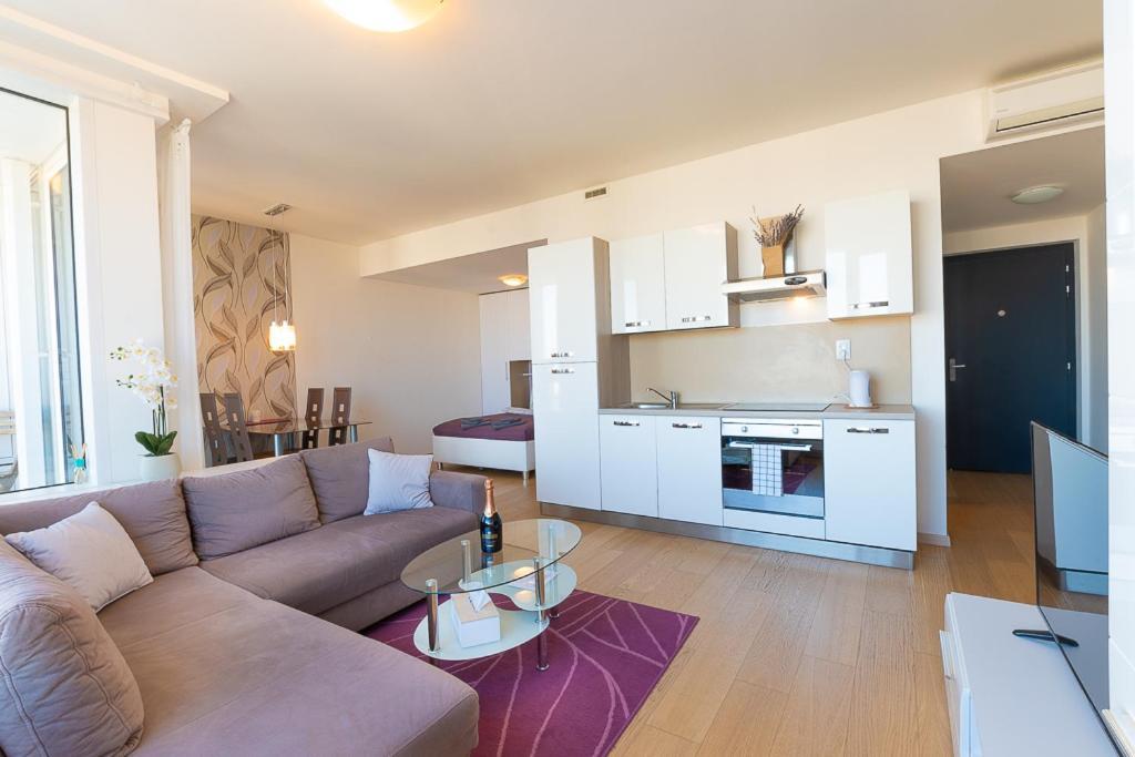 Апартаменты Panoramaview/31Thfloor!/Luxury/Wifi/Parking Братислава Экстерьер фото